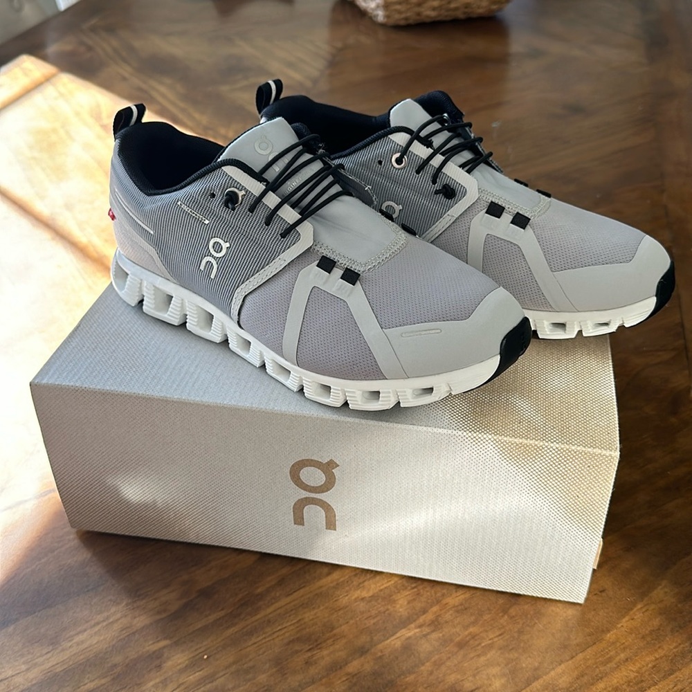 On Cloud 5 Waterproof, “Glacier / White” size 7.5